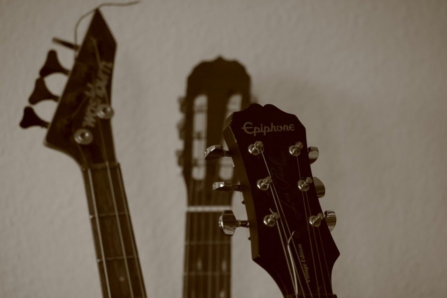 https://www.maxpixel.net/Voices-Musical-Instrument-Eddy-Guitars-5996105