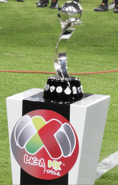 https://upload.wikimedia.org/wikipedia/commons/thumb/2/2e/Liga_MX_Femenil_trophy.png/383px-Liga_MX_Femenil_trophy.png?20230221070936