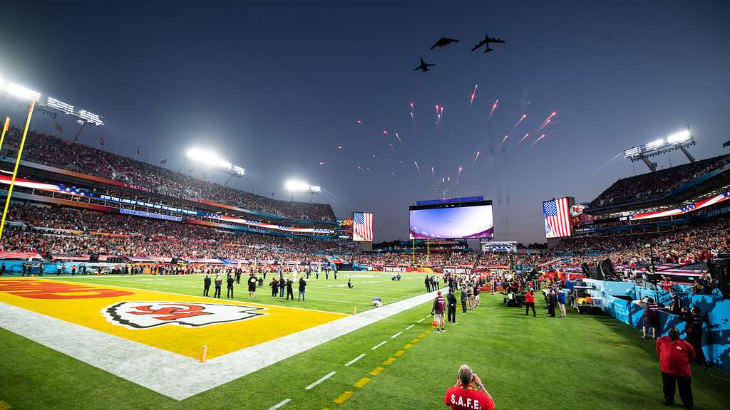 https://nara.getarchive.net/media/bomber-trifecta-perform-flyover-at-super-bowl-lv-4a4ec8 