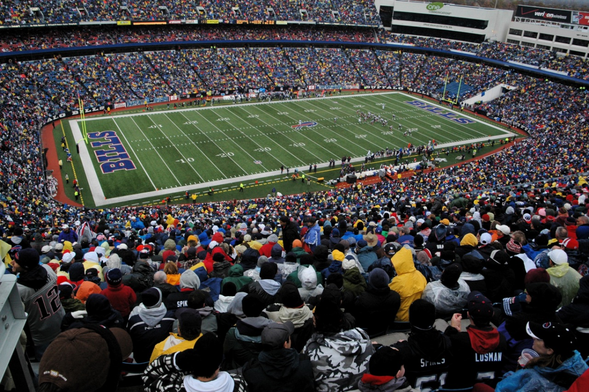 https://upload.wikimedia.org/wikipedia/commons/e/e6/Ralph_Wilson_Stadium.jpg