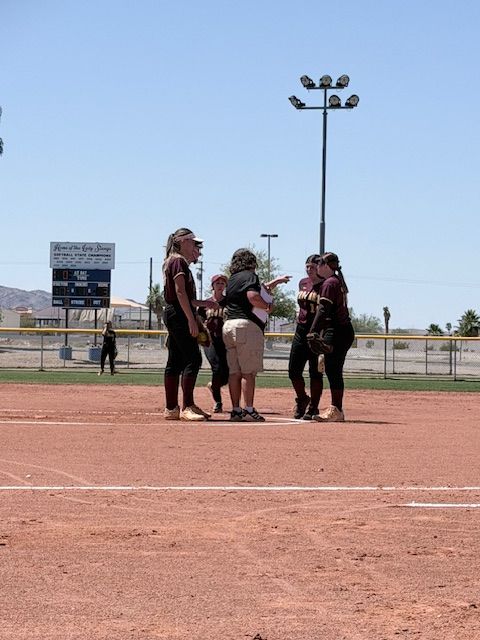 Coach Susan Toomer

To the left of Toomer Raegan Saldana

In the middle behind Toomer Aviana Michel

Kailaney Anderson (Toomer is pointing to)

Alexa Kumm (next to Kailaney)